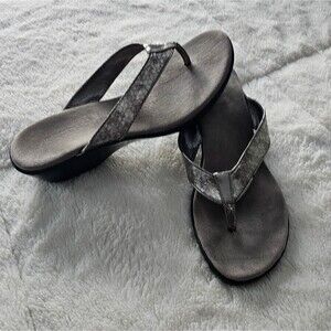 Aerosoles Silver Wedge Thong Sandals Size 9.5